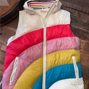 Marine layer apres puffer vest in antique white rainbow